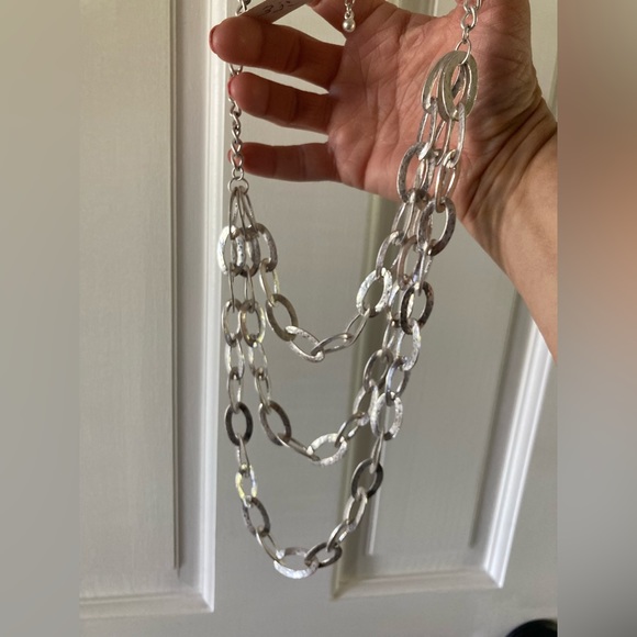 NWT MATTE silver hammered 20” Necklace 3 strand Lisa Kim - Picture 4 of 4